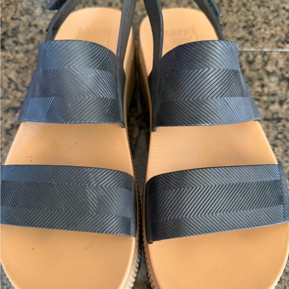 Reef Black and Tan Sandals